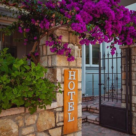 Rondos Hotel Himarë Eksteriør billede