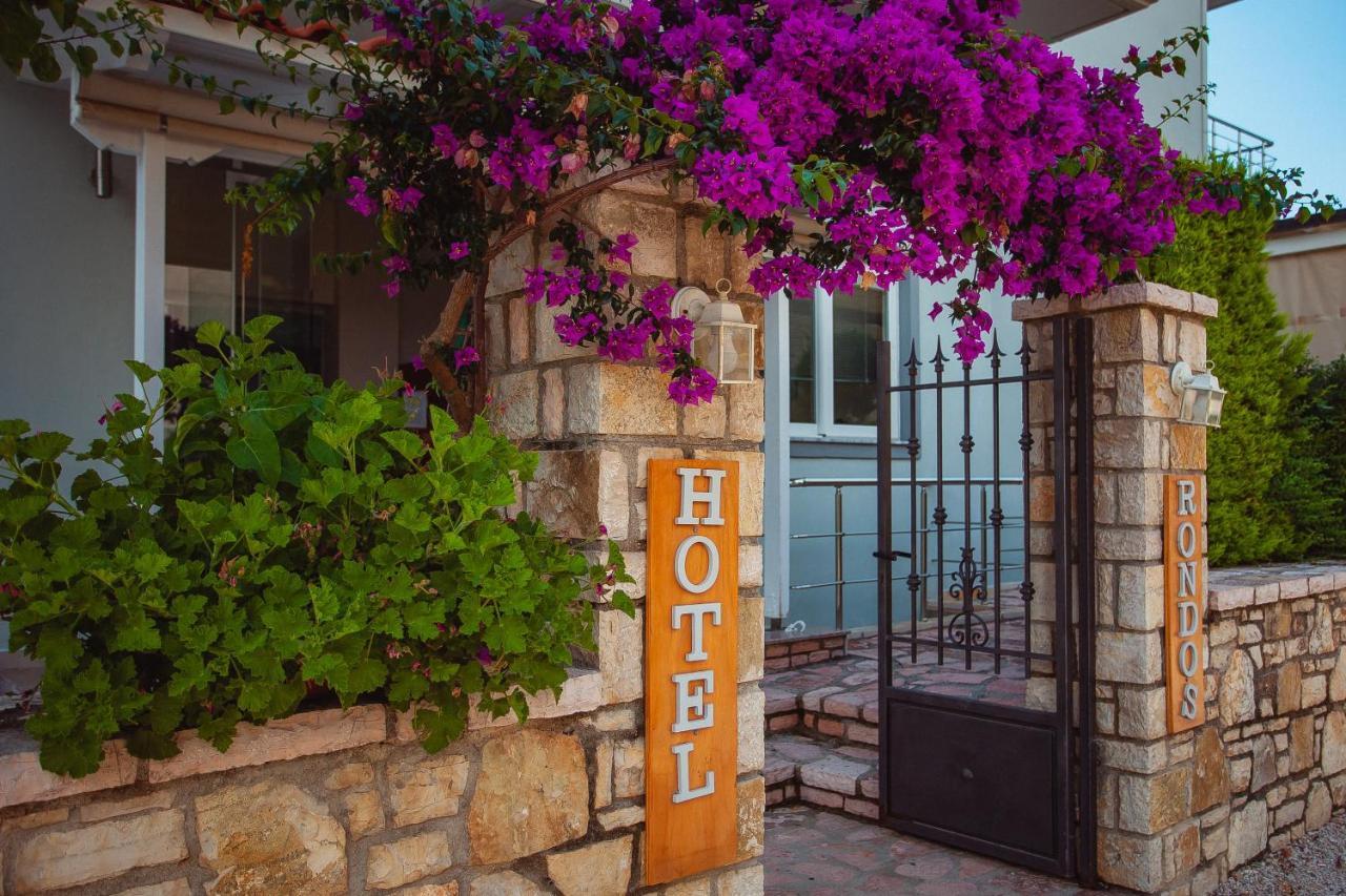 Rondos Hotel Himarë Eksteriør billede