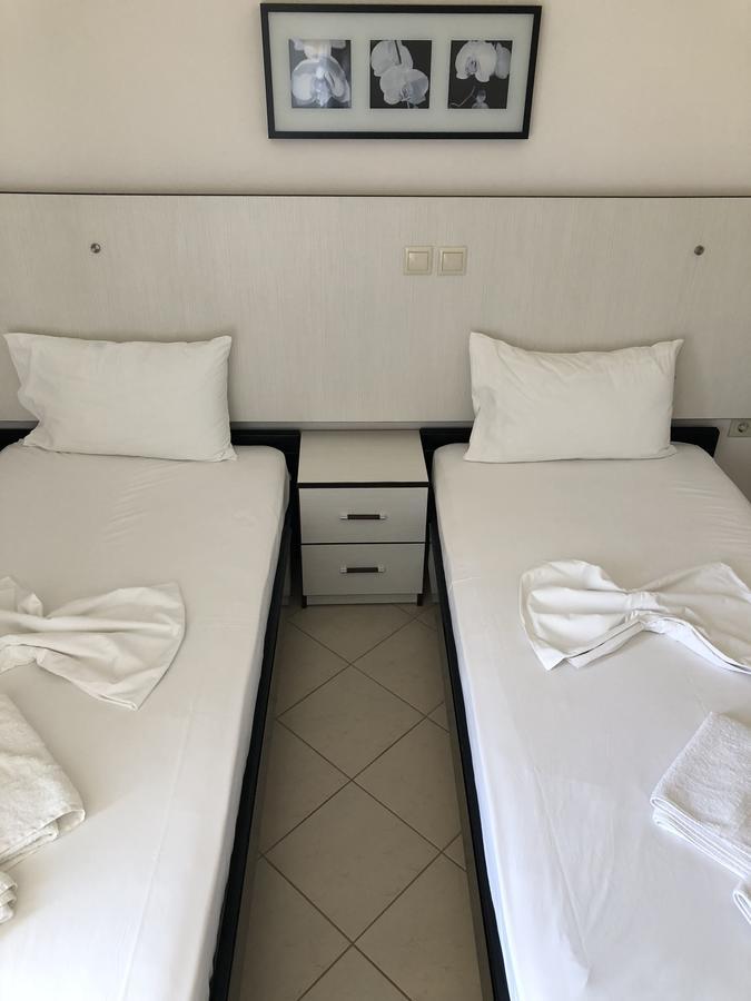 Rondos Hotel Himarë Eksteriør billede